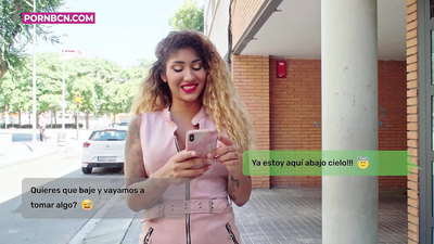 Неверната жена ќе го ебе силно својот млад љубовник додека нејзиниот сопруг работи. Латина со цицки и голем задник. Венера Афродита.