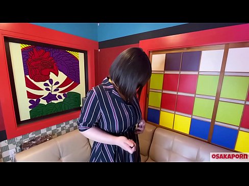 ❤️ Јапонската слатка со големи цицки мастурбира со секс играчки и доживува оргазам. Таа во едно интервју зборува за своето ебано искуство. Огромни цицки и влакнести пички кои силно стенкаат. Осакапорн ❌ Секс видео кај нас